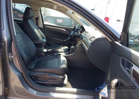 2018 Volkswagen Passat 2.0T Se из США, поврежденный, VIN 1VWBA7A34JC040943